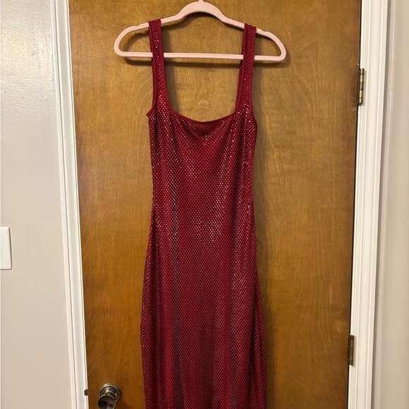 Elegant Red Maxi Dress - Picture 13 of 13